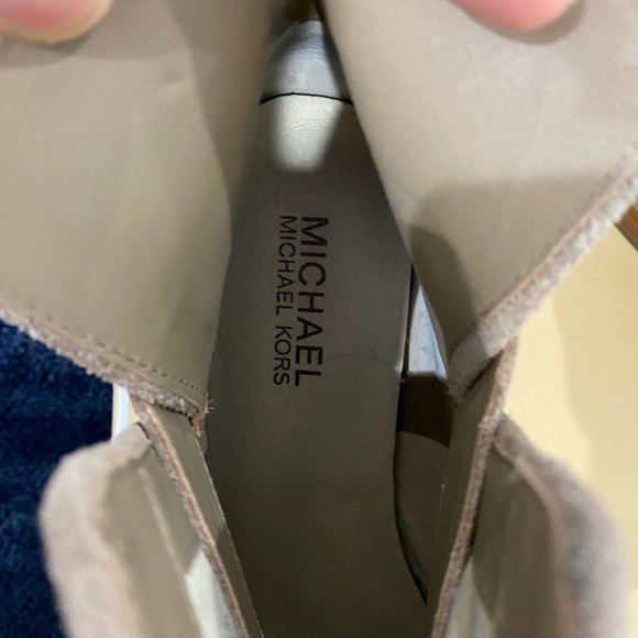 ⭐️PRICE⬇️  
Michael Kors - Khaki Salem Bootie - 7M - Picture 6 of 10